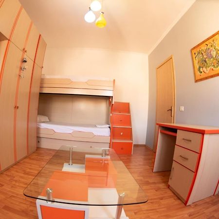 Апартаменты Apartament Egzoni City Center Берат Экстерьер фото