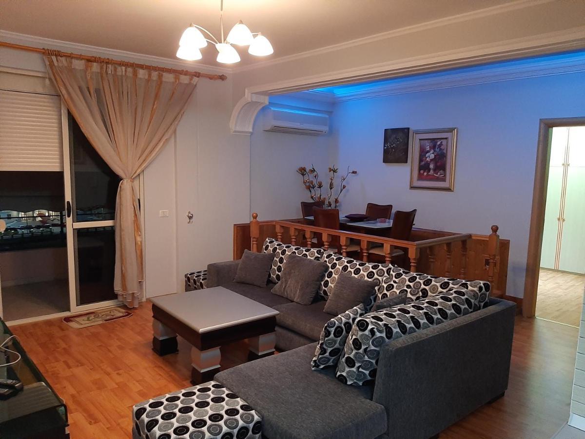 Апартаменты Apartament Egzoni City Center Берат Экстерьер фото