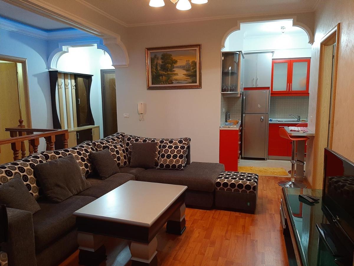 Апартаменты Apartament Egzoni City Center Берат Экстерьер фото
