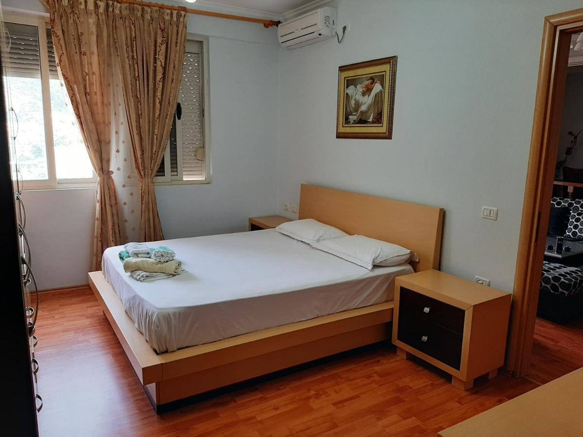 Апартаменты Apartament Egzoni City Center Берат Экстерьер фото