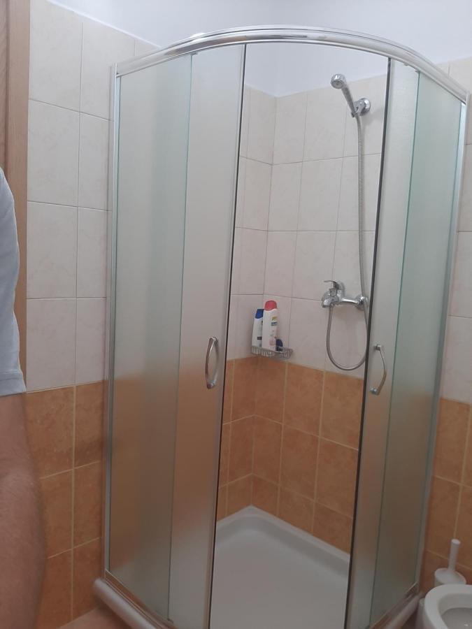 Апартаменты Apartament Egzoni City Center Берат Экстерьер фото