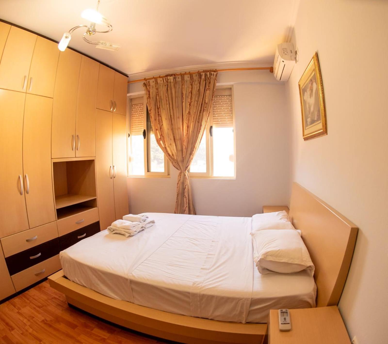 Апартаменты Apartament Egzoni City Center Берат Экстерьер фото