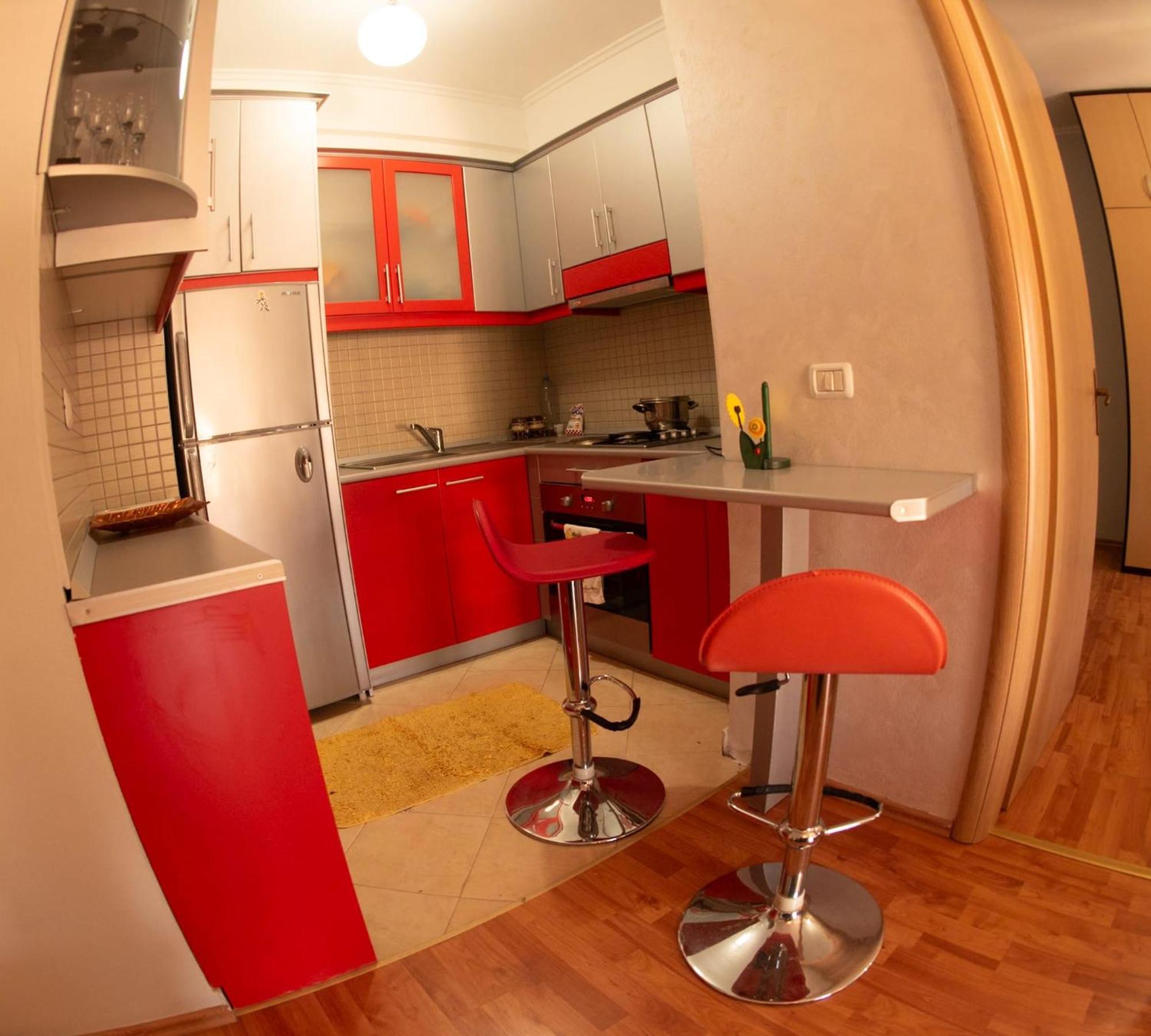 Апартаменты Apartament Egzoni City Center Берат Экстерьер фото