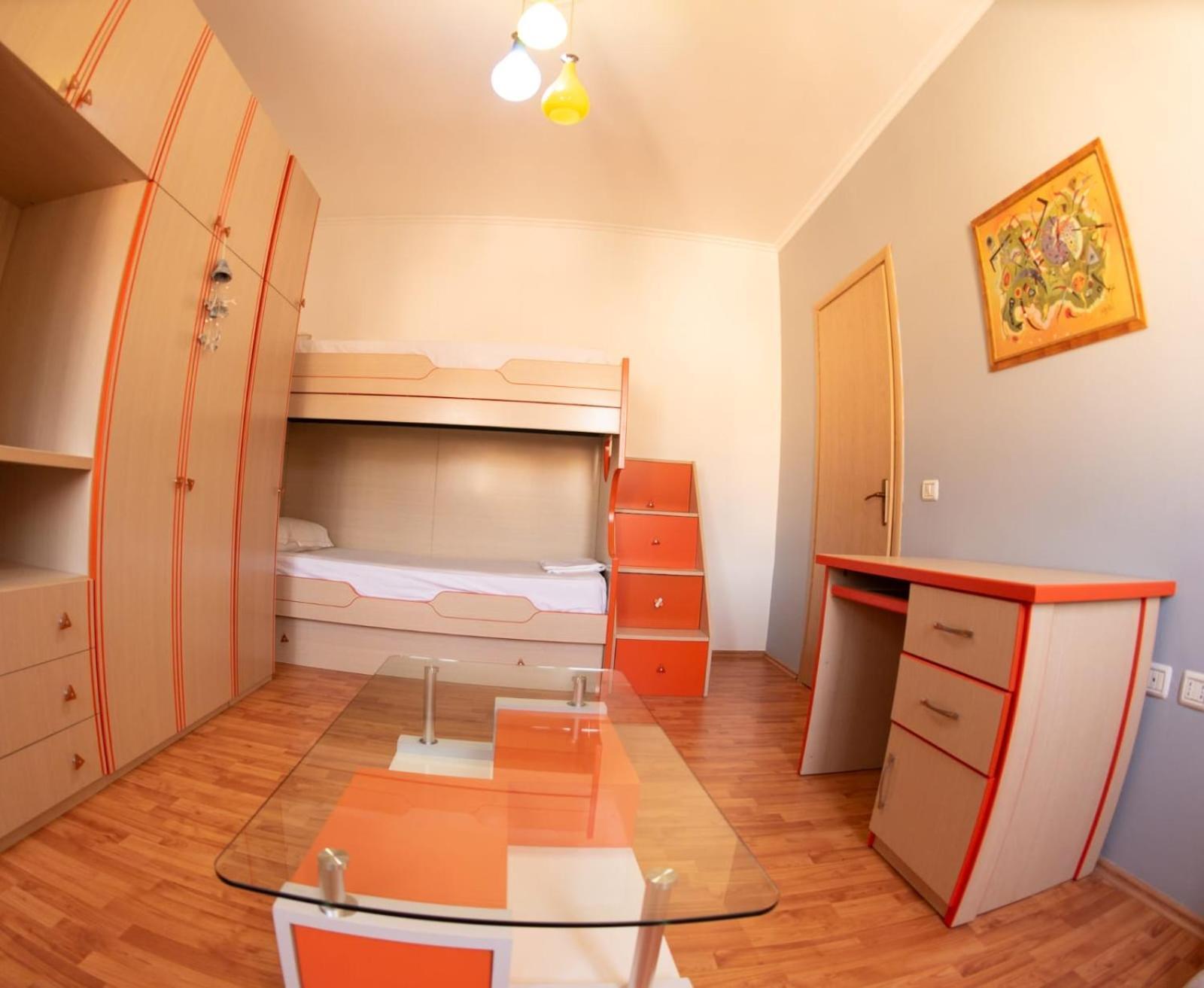 Апартаменты Apartament Egzoni City Center Берат Экстерьер фото