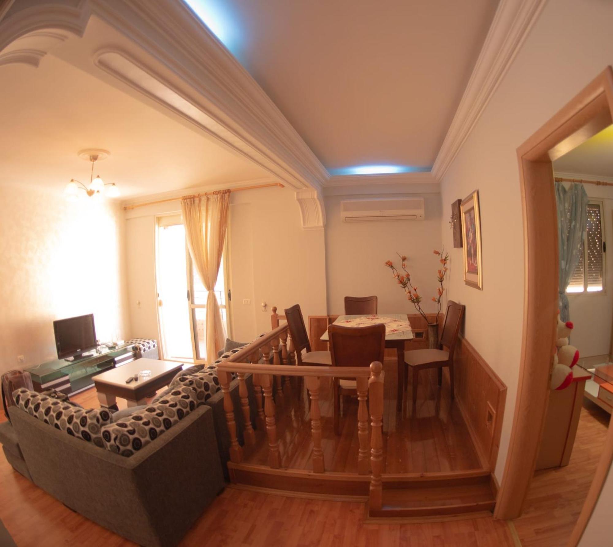 Апартаменты Apartament Egzoni City Center Берат Экстерьер фото